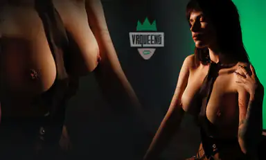 Ragazza alternativa con le grandi tette