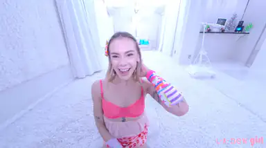 Adolescente Bionda Fica si Spoglia per Te nello Studio Bianco 2