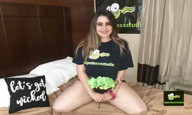 Ragazza 19enne Serenity Taylor Primo Gangbang Parte 1 di 2