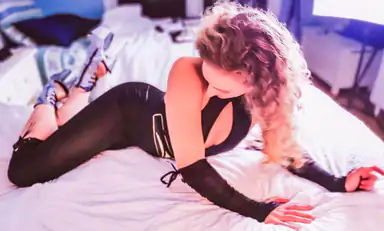 Fantasie sporche e discussione sulle donne con la Divinatrix