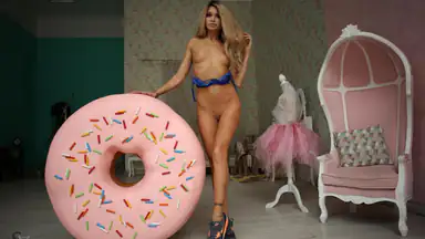 Bionda Stupefacente Balla e Si Spoglia Lilyq